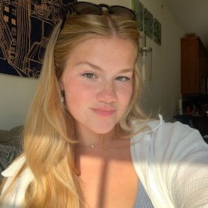 Meet your Posher, Claire